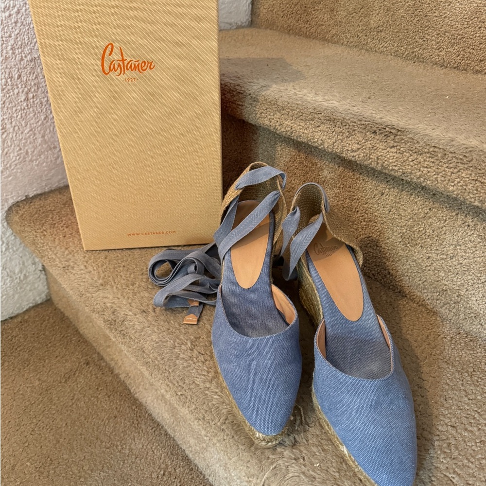 NWT Castaner Joyce Wedge in Jeans Claro
Size 40 eur